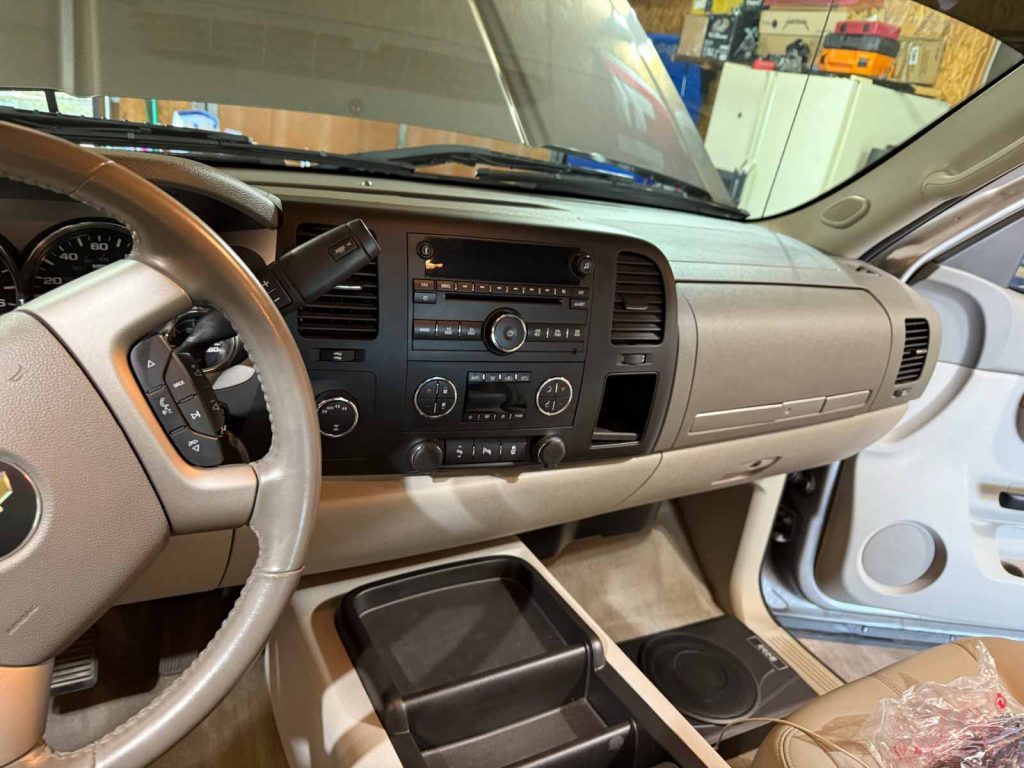 Dashboard of outdated car with no in-dash navigation screen