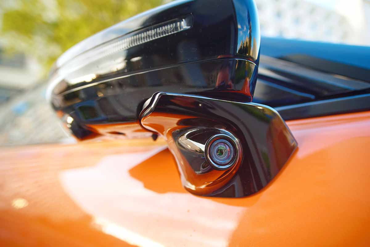 Blind spot monitor on the exterior of a car
